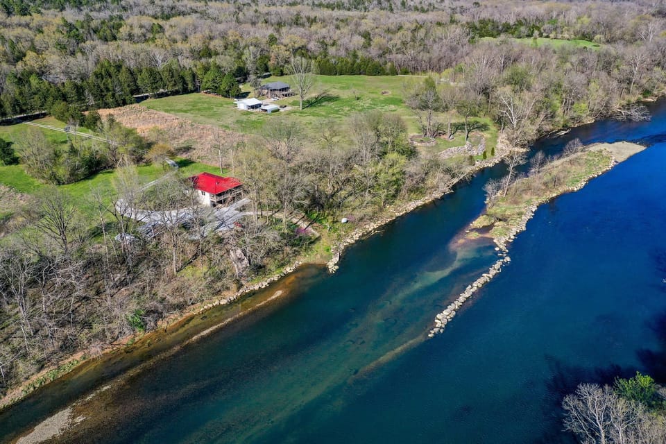 Amazing, private Norfork River location!