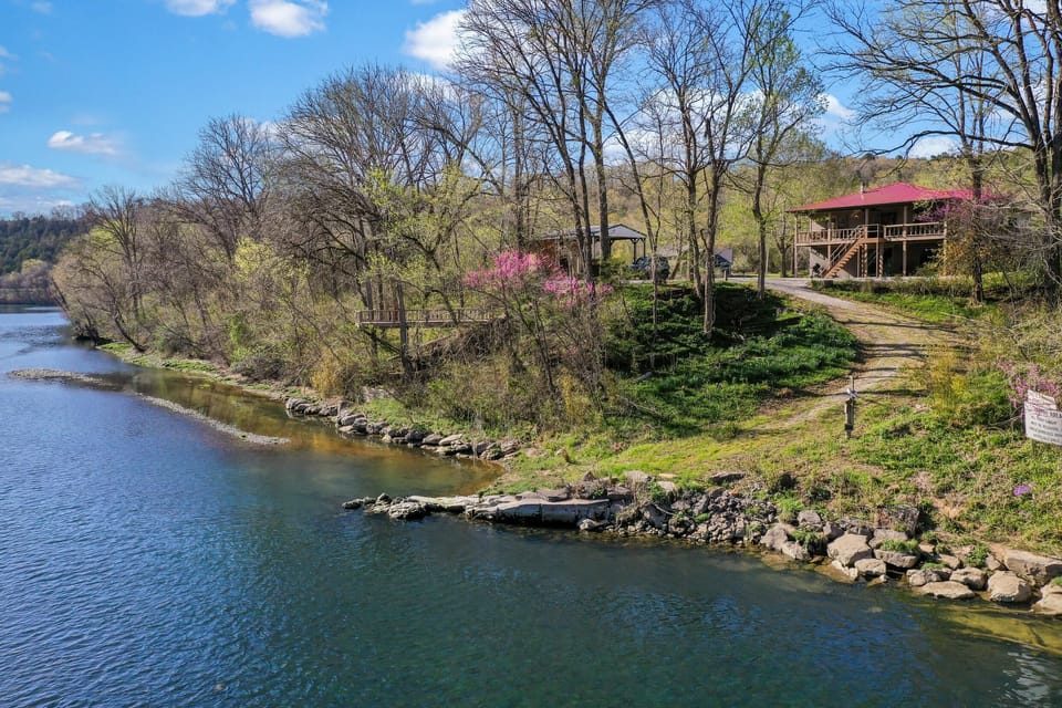 Wade-in river access with 400' of Norfork River frontage