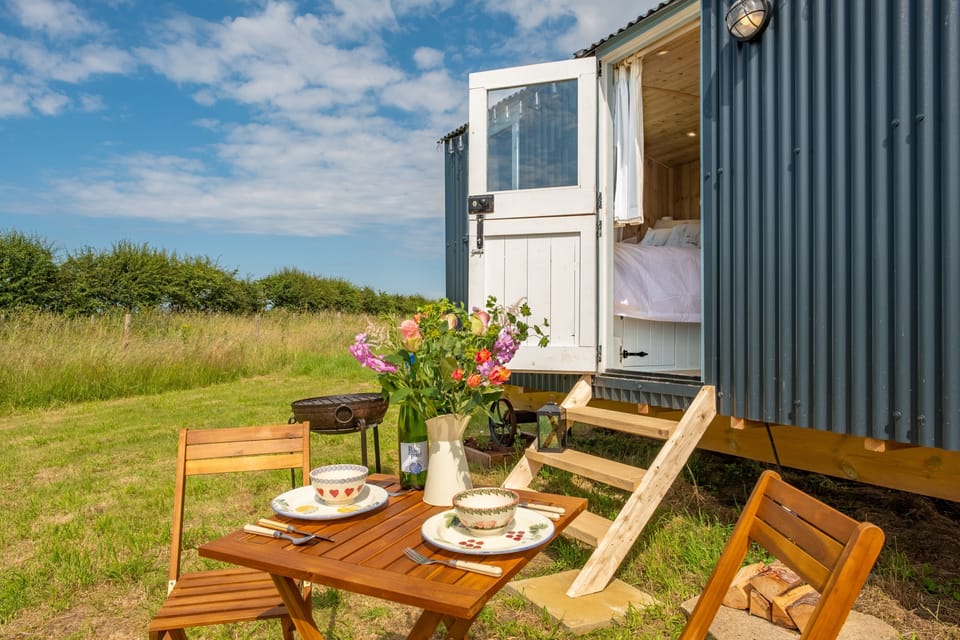 Dog Friendly Saltmarsh Hut located in the North Norfolk Coast