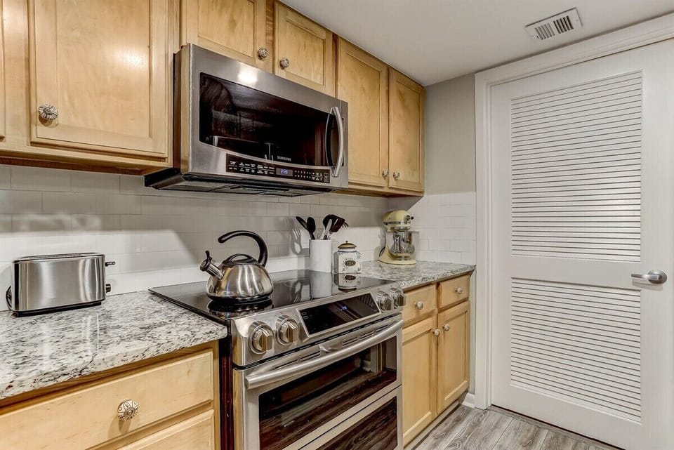 Well Stocked Kitchen with Major Appliances