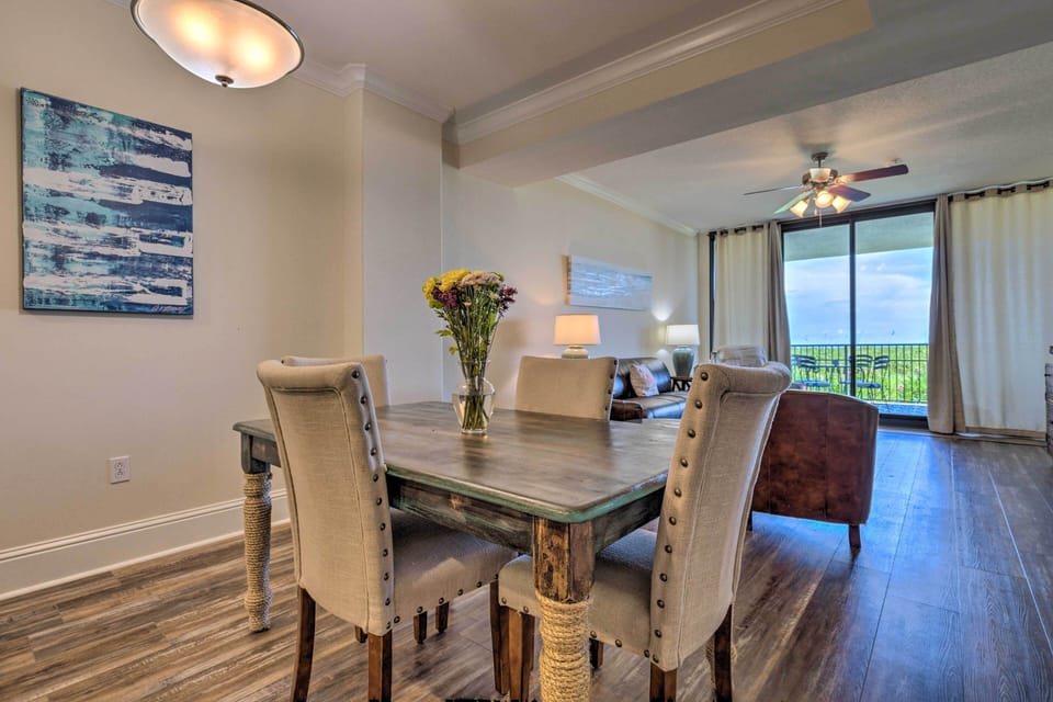 Dining Area | Dishware Provided