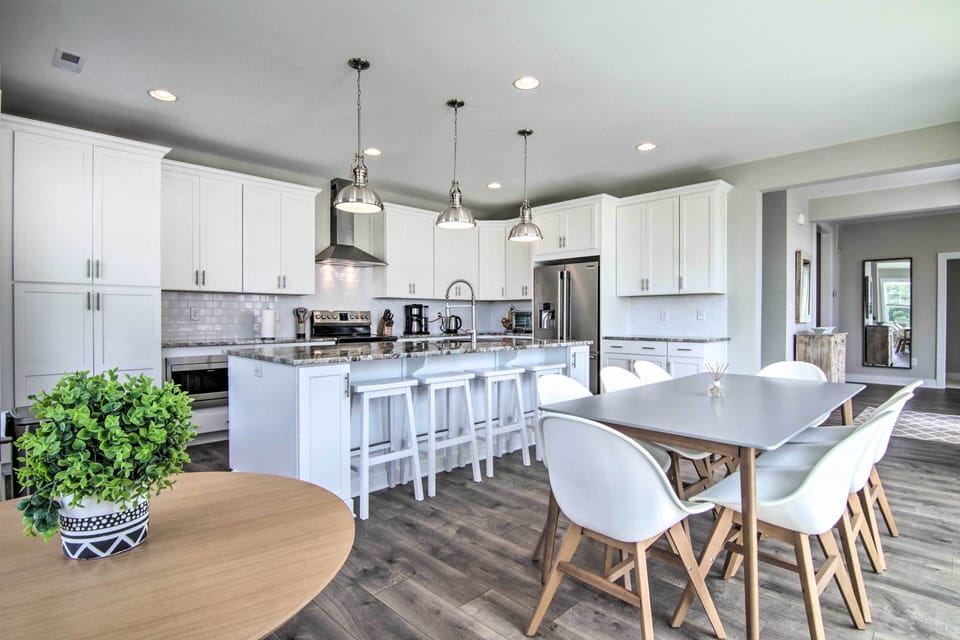 Fully Equipped Kitchen | Cooking Basics | Granite Countertops
