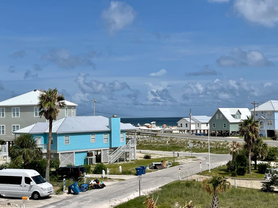 Private Pool. The Yacht Club, sleeps 20. Lagoon Pass Neighborhood. Bring your boat.