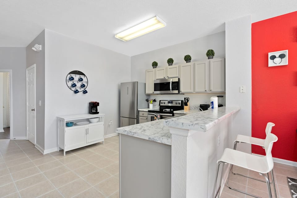Full kitchen with coffee bar and extra seating