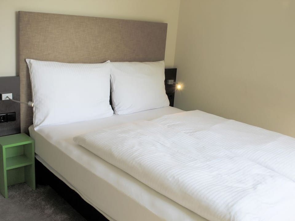 Zweibettzimmer, Dusche, WC - Bestprice Hotel Bendorf House in Rhineland-Palatinate