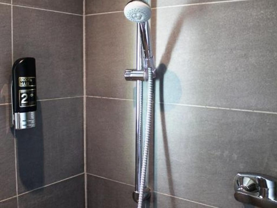 Doppelzimmer, Dusche, WC - Bestprice Hotel Bendorf House in Rhineland-Palatinate