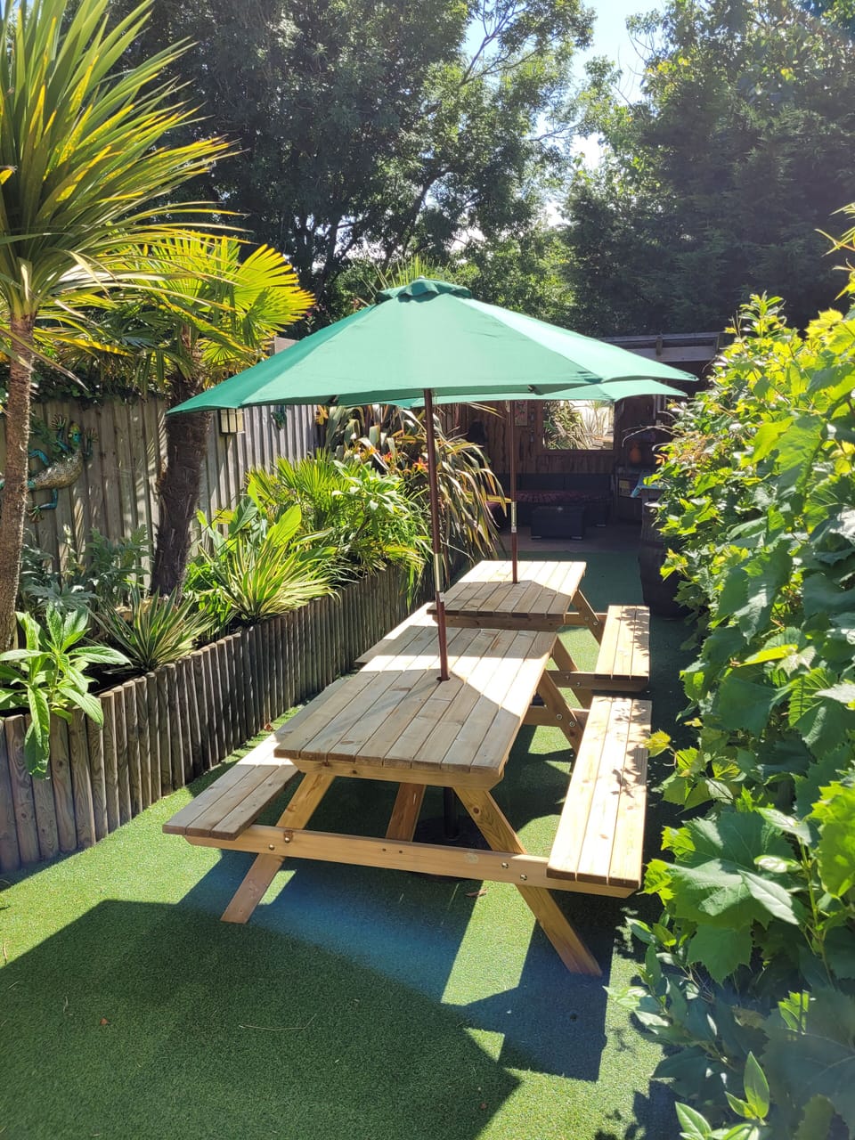 Picnic tables, perfect to enjoy an outdoor group lunch surrounded by greenery