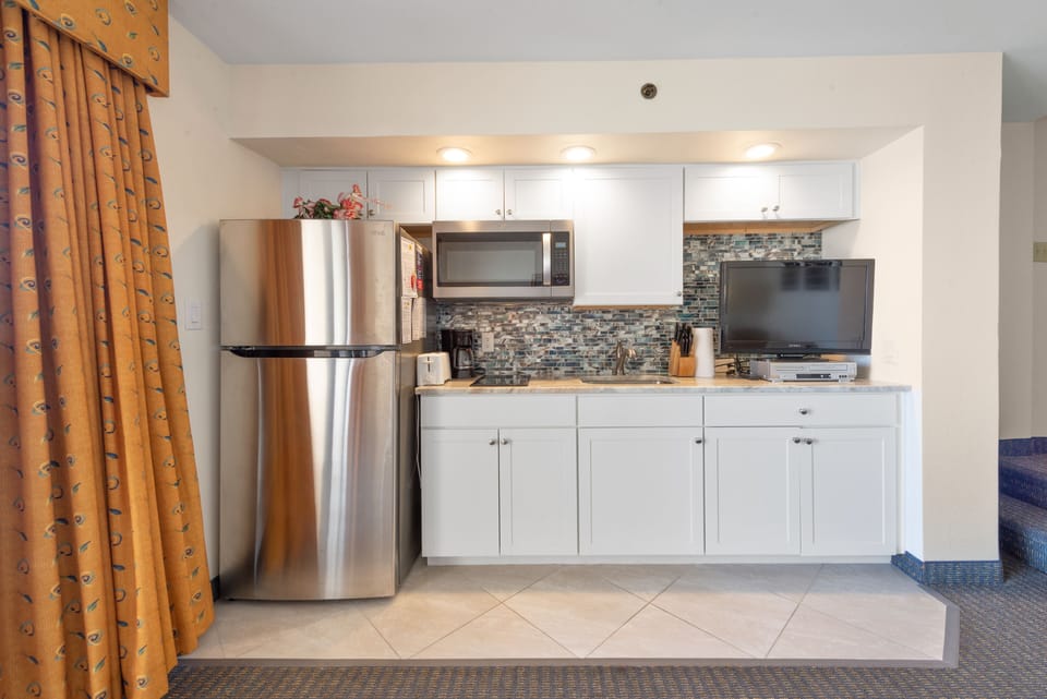 All modern appliances to make meal preparation a breeze.