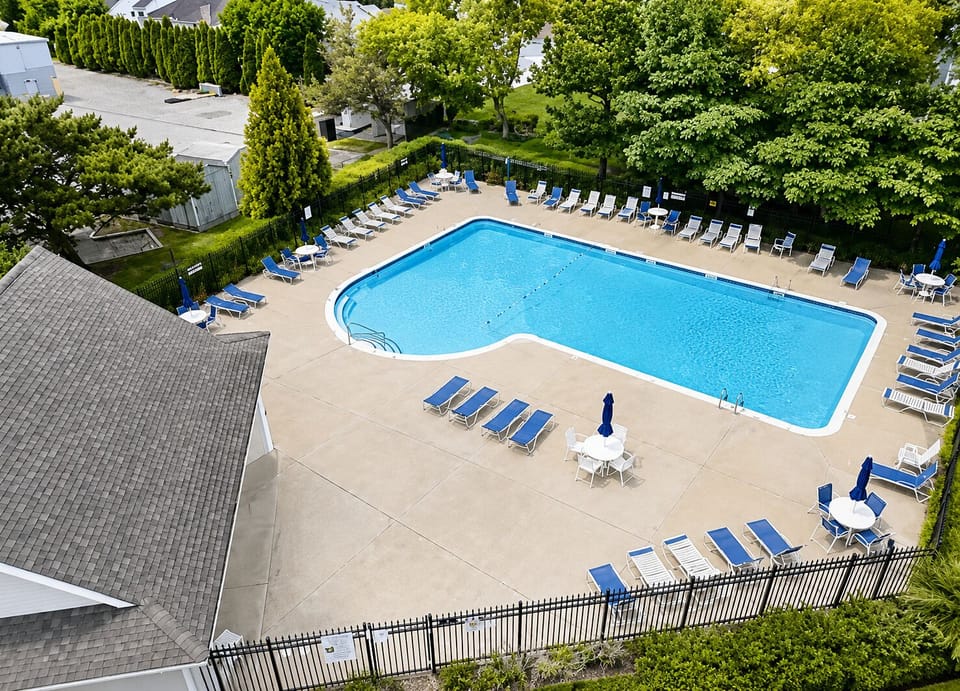 Community pool