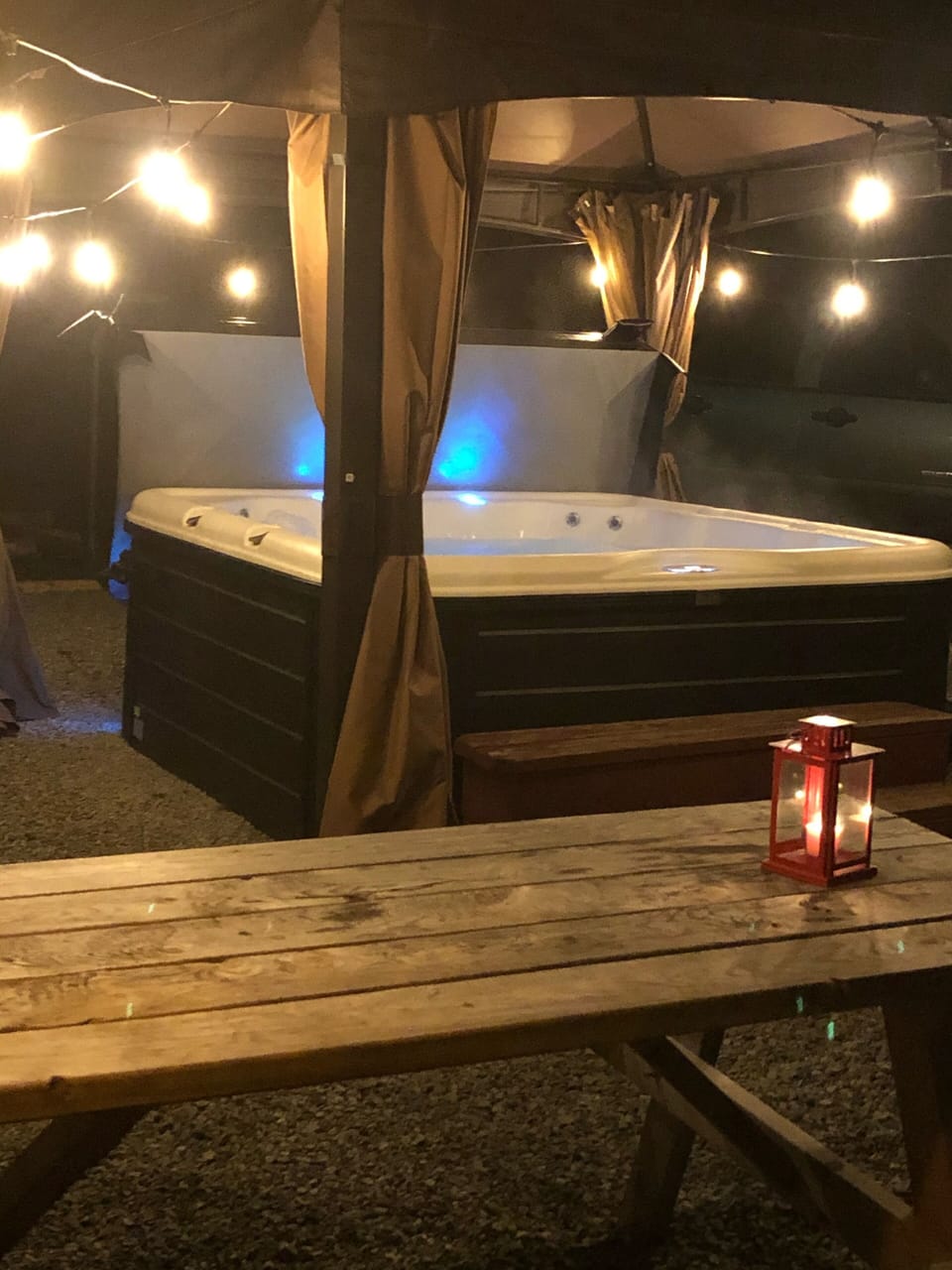 Indoor spa tub