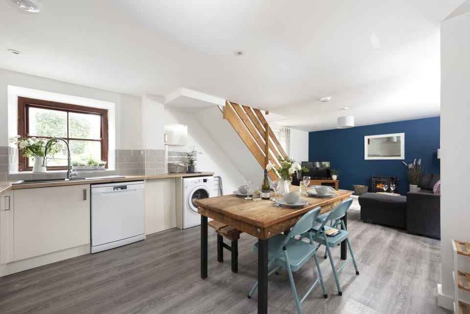 Open plan dining kitchen and living space - Aval Dor Barn