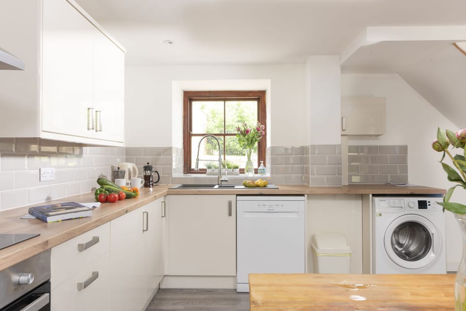 Kitchen workspace, Washing Machine, Dishwasher-Aval Dor Barn