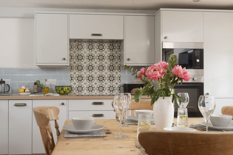 Dining and kitchen space - The Old Hay Barn