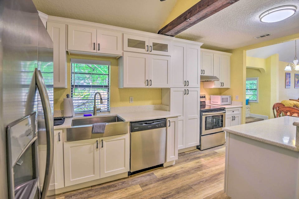 Kitchen | Dishware/Flatware | Pots/Pans