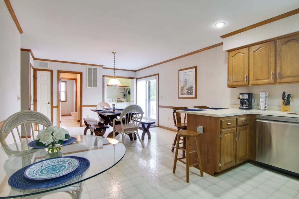 Fully Equipped Kitchen | Dining Area