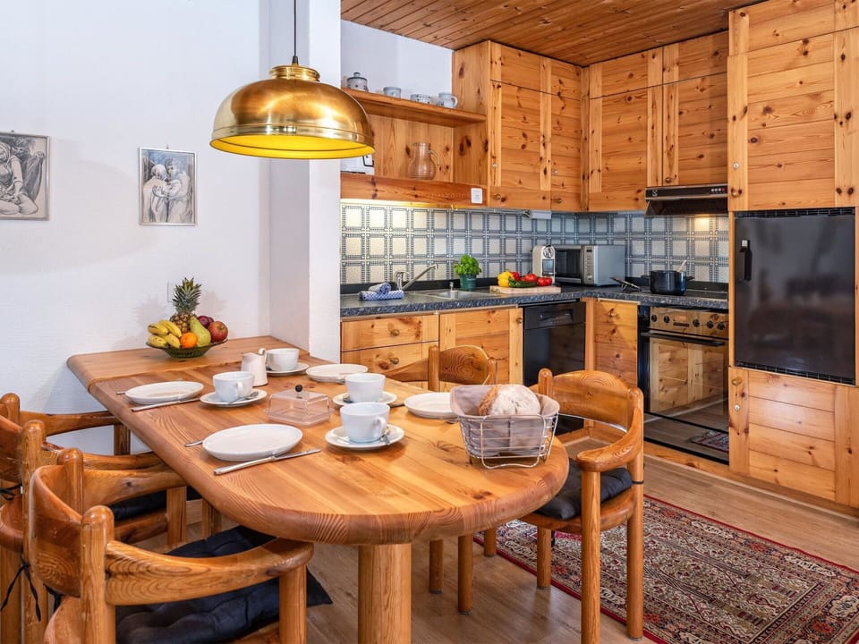 Table, Furniture, Chair, Wood, Cabinetry, Kitchen Appliance, Interior Design, Tableware, Floor, Wood Stain