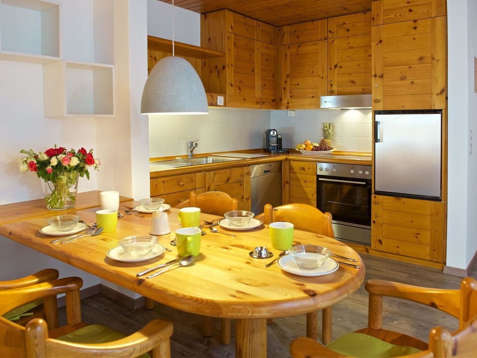 Table, Furniture, Property, Cabinetry, Tableware, Countertop, Interior Design, Wood, Dishware, Chair