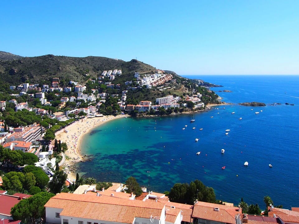 Water, Sky, Daytime, Azure, Building, Coastal And Oceanic Landforms, Body Of Water, Landscape, Beach, Natural Landscape