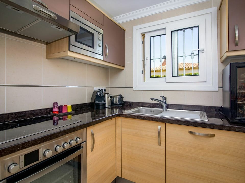 Countertop, Cabinetry, Tap, Kitchen Sink, Property, Plumbing Fixture, Sink, Kitchen Stove, Window, Kitchen