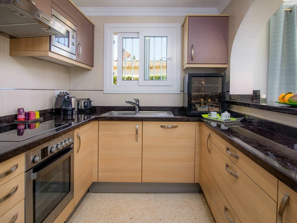 Countertop, Cabinetry, Kitchen Sink, Sink, Tap, Property, Kitchen, Kitchen Stove, Wood, Drawer