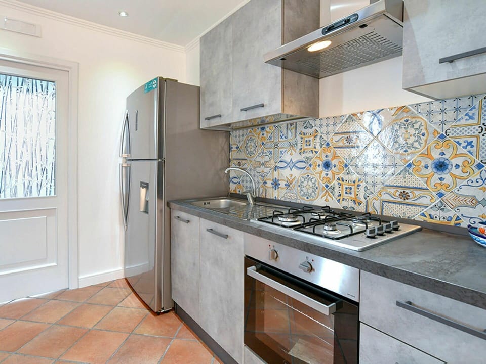 Cabinetry, Countertop, Property, Building, Gas Stove, Kitchen Stove, Kitchen, Kitchen Appliance, Cooktop, Home Appliance