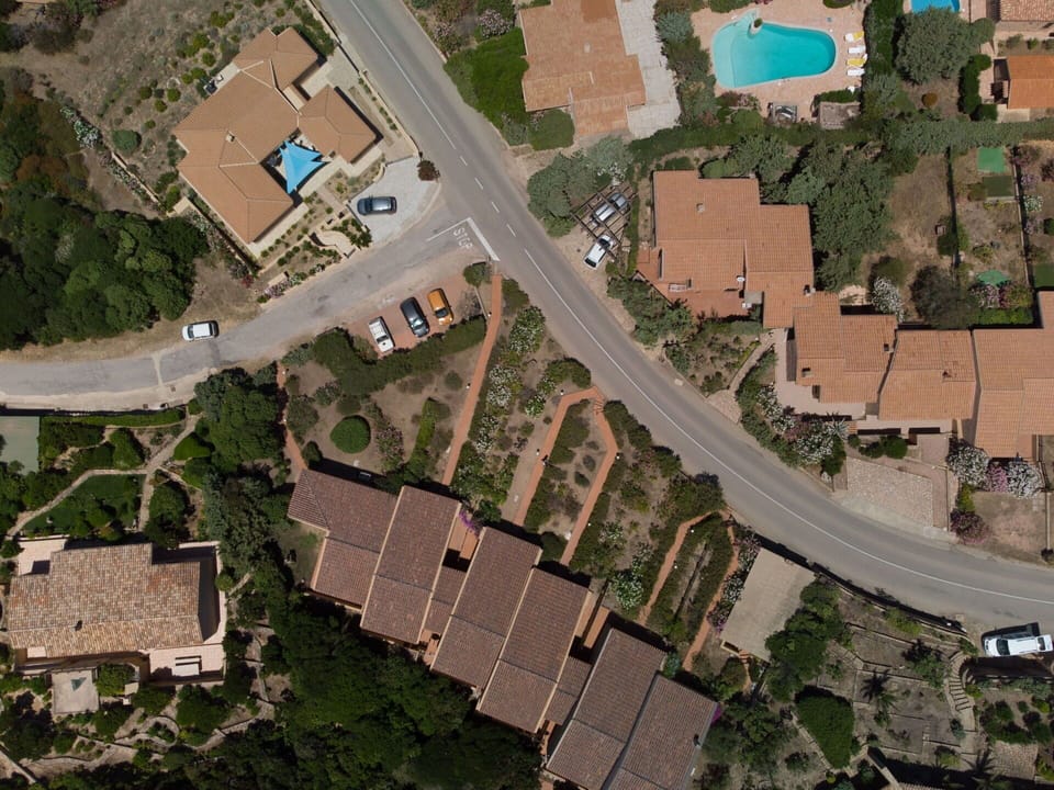 Property, Photograph, Green, Natural Environment, Infrastructure, Architecture, Land Lot, Urban Design, Thoroughfare, Tree