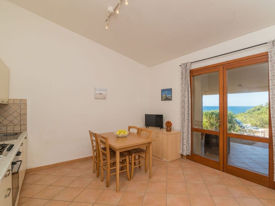 Table, Window, Wood, Building, Plant, Interior Design, Chair, Flooring, Floor, House