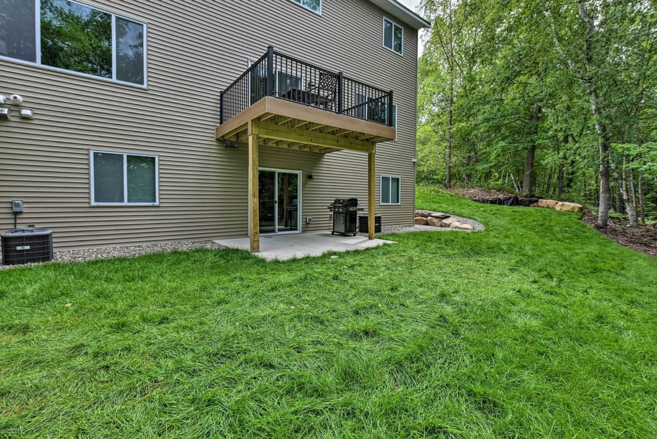 Exterior Space | Gas Grill | Deck