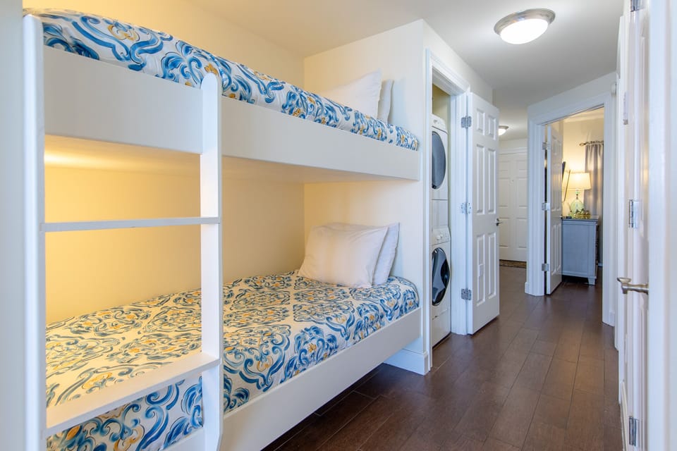 Twin size bunkbeds in the hallway nook.