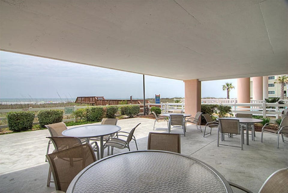 Pack a lunch and eat in the shade.