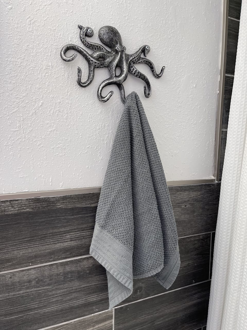 Octopus theme bath downstairs
