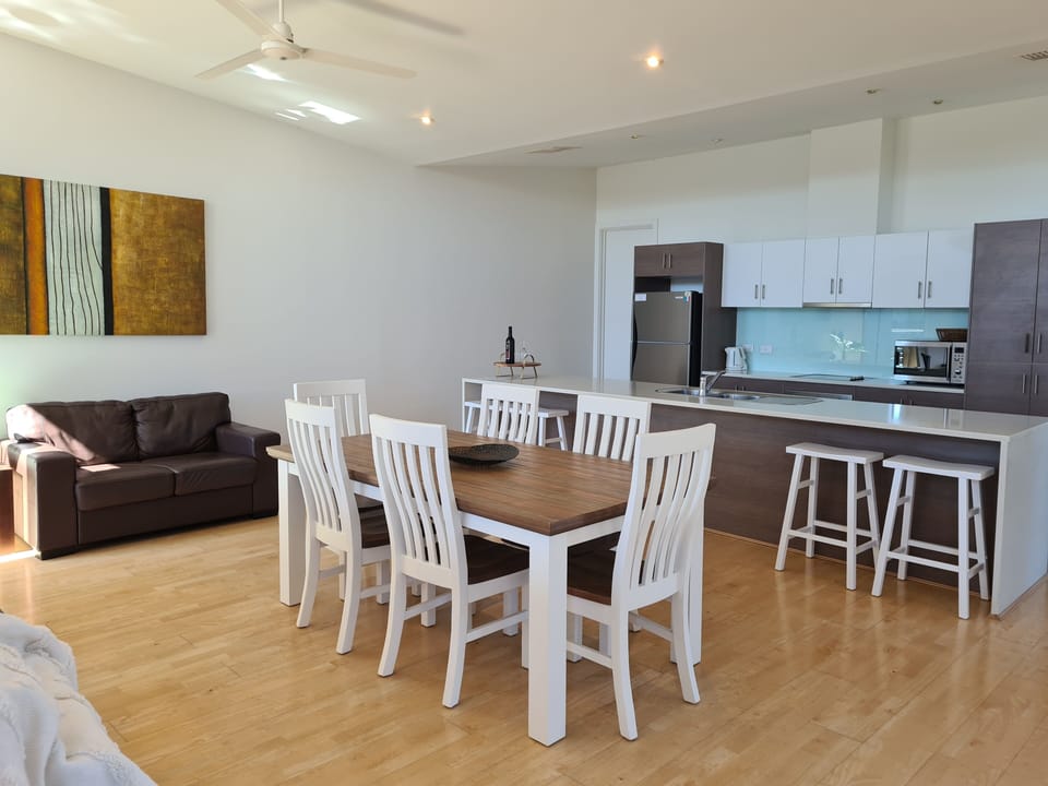Villa 94, South Shores Resort, Normanville   - dining and kitchen areas