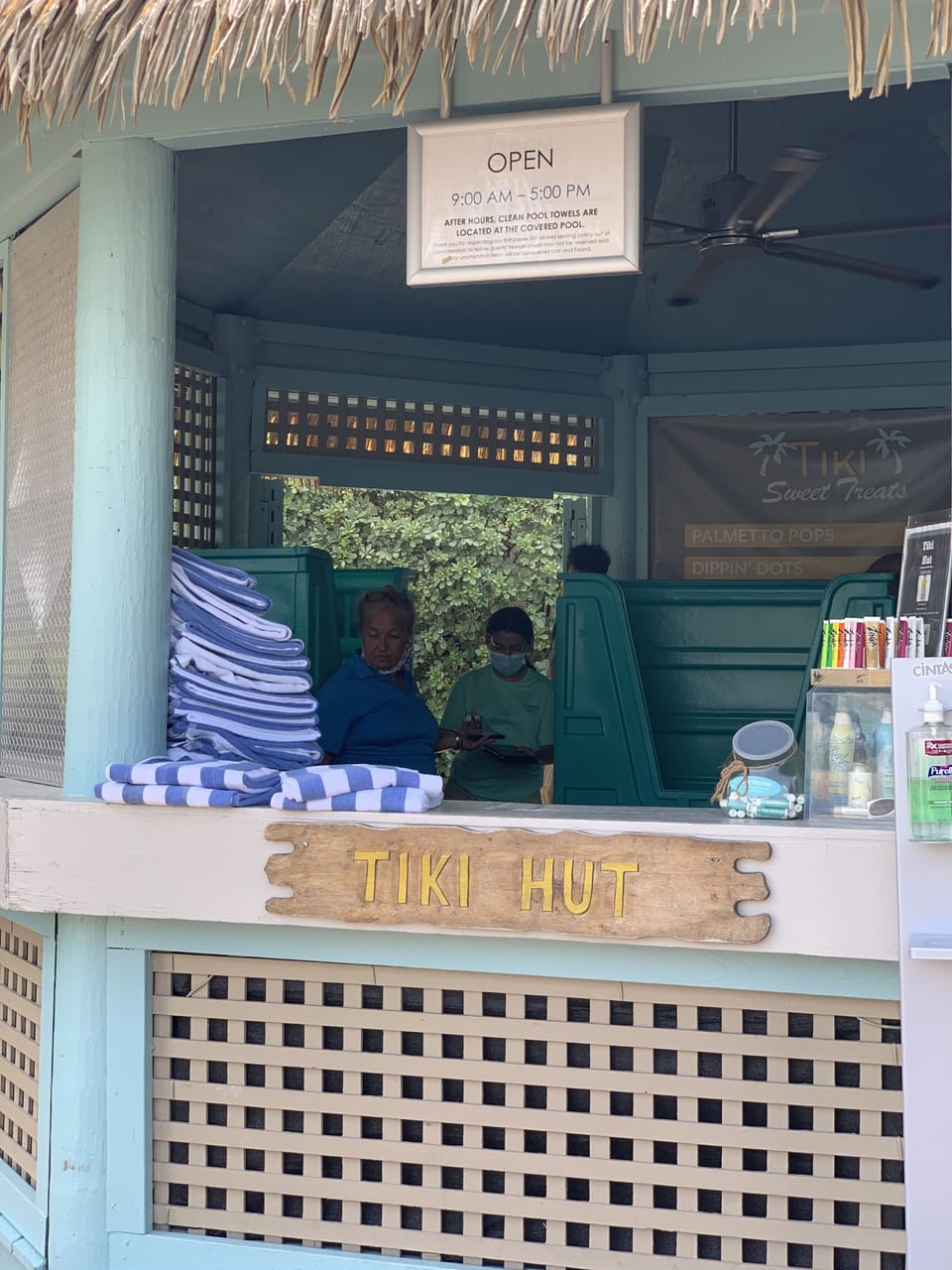 Tiki hut with free towels to use daily at pool or beach 