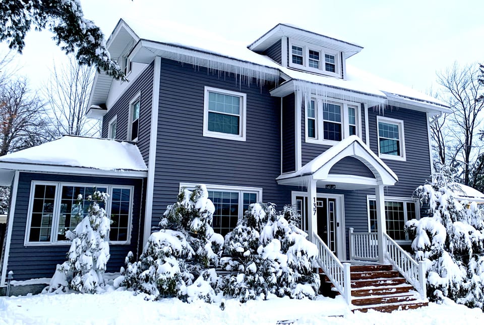 Welcome to 137 Hillcrest Ave! 