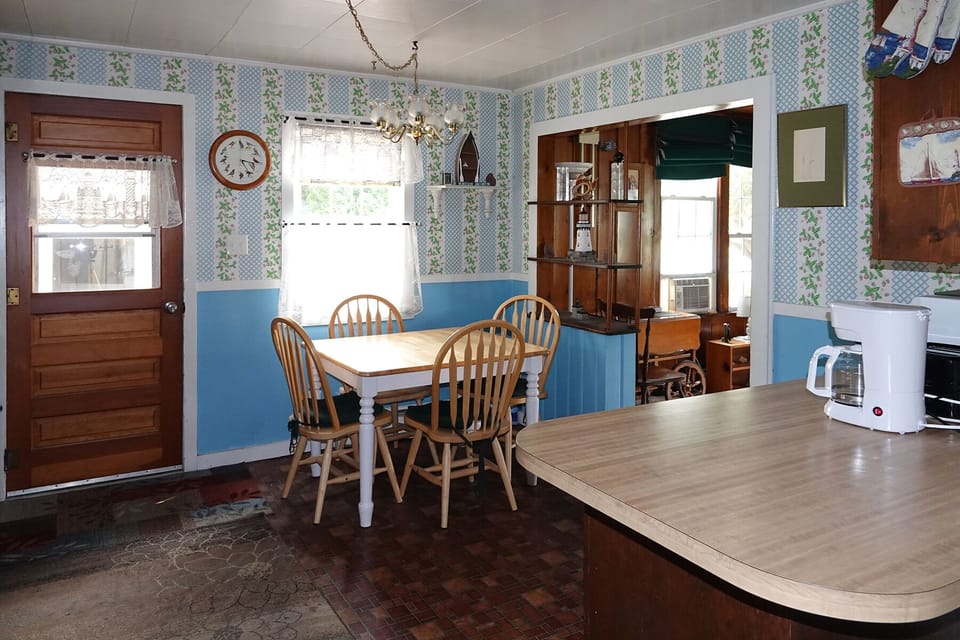 Eat in kitchen