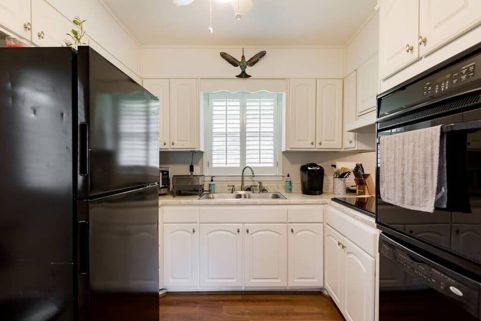 Fully equipped kitchen.