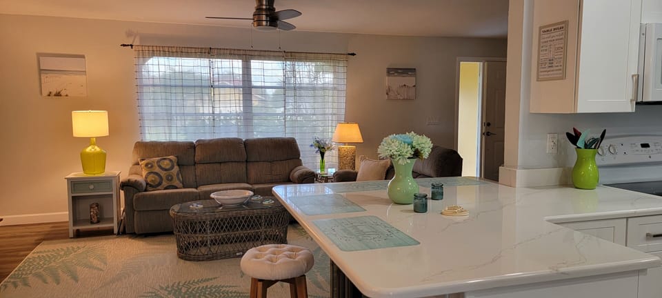 Large island with seating for four 
