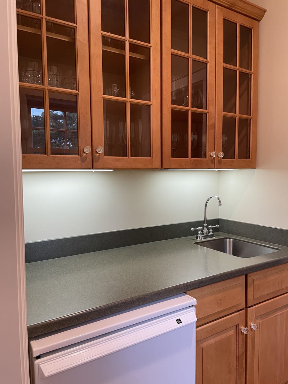 Wet bar between dining room and living room