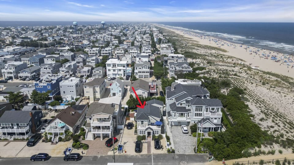 Lots of room for parking and so close to the beach!