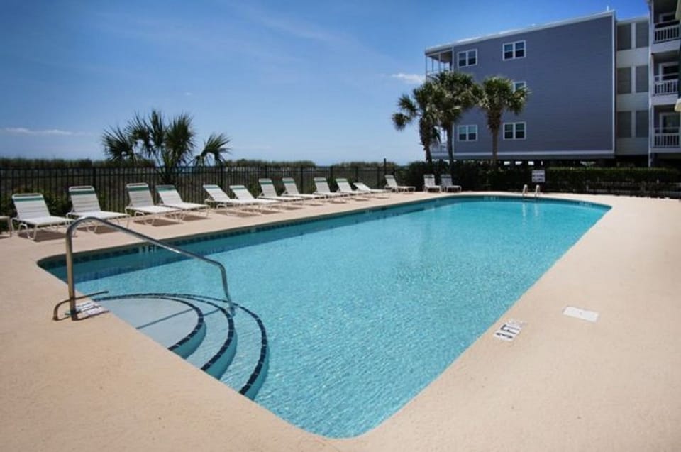 Check out the crystal clear pool.