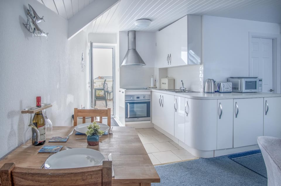 St. Julians View - 1 Bedroom Apartment - Tenby (4605)