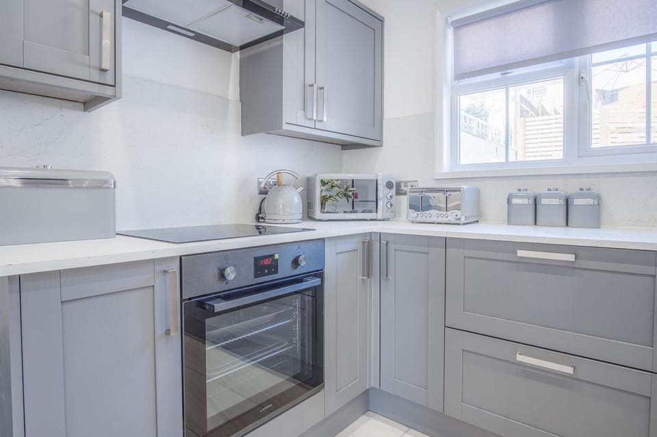 Newell Hill Cottage - 3 Bedroom Cottage - Tenby (22253)