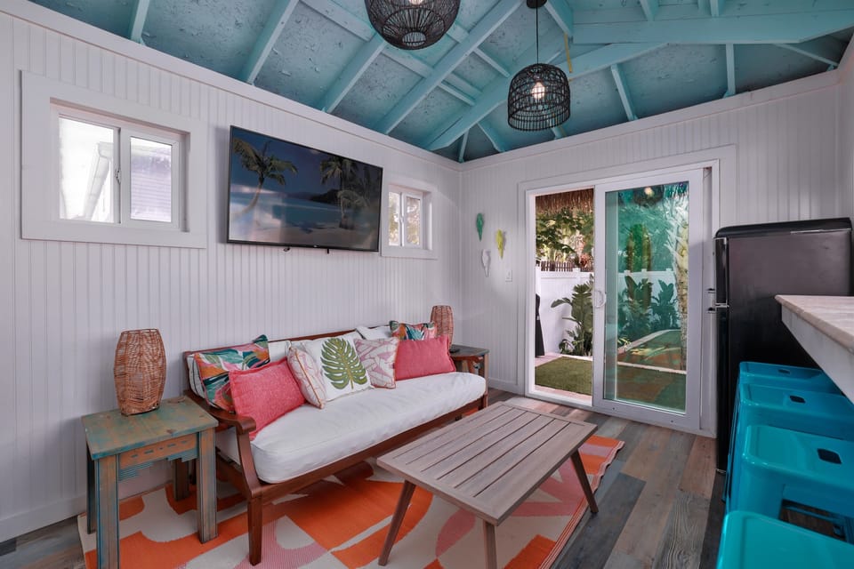 Bright tiki lounge with direct access to the backyard