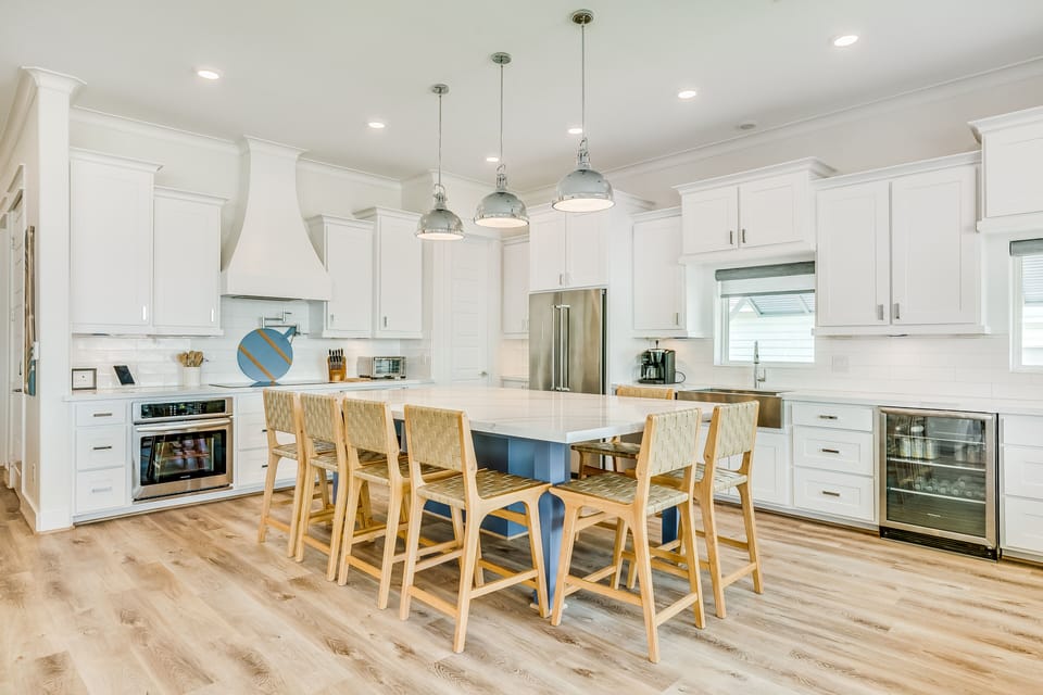 Kitchen - Island Seating for 8 & Table for 4