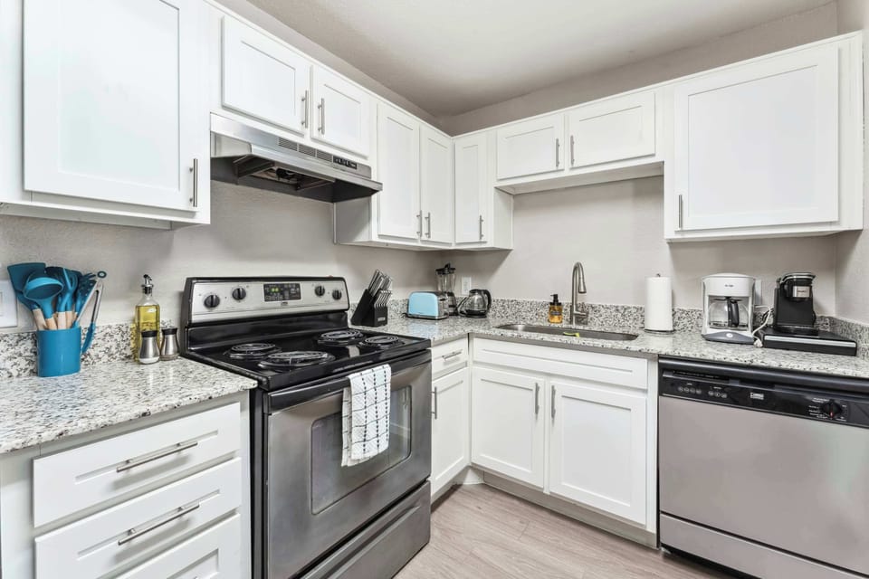 Kitchen (dishwasher is not working)