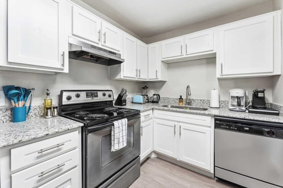 Kitchen (dishwasher is not working)