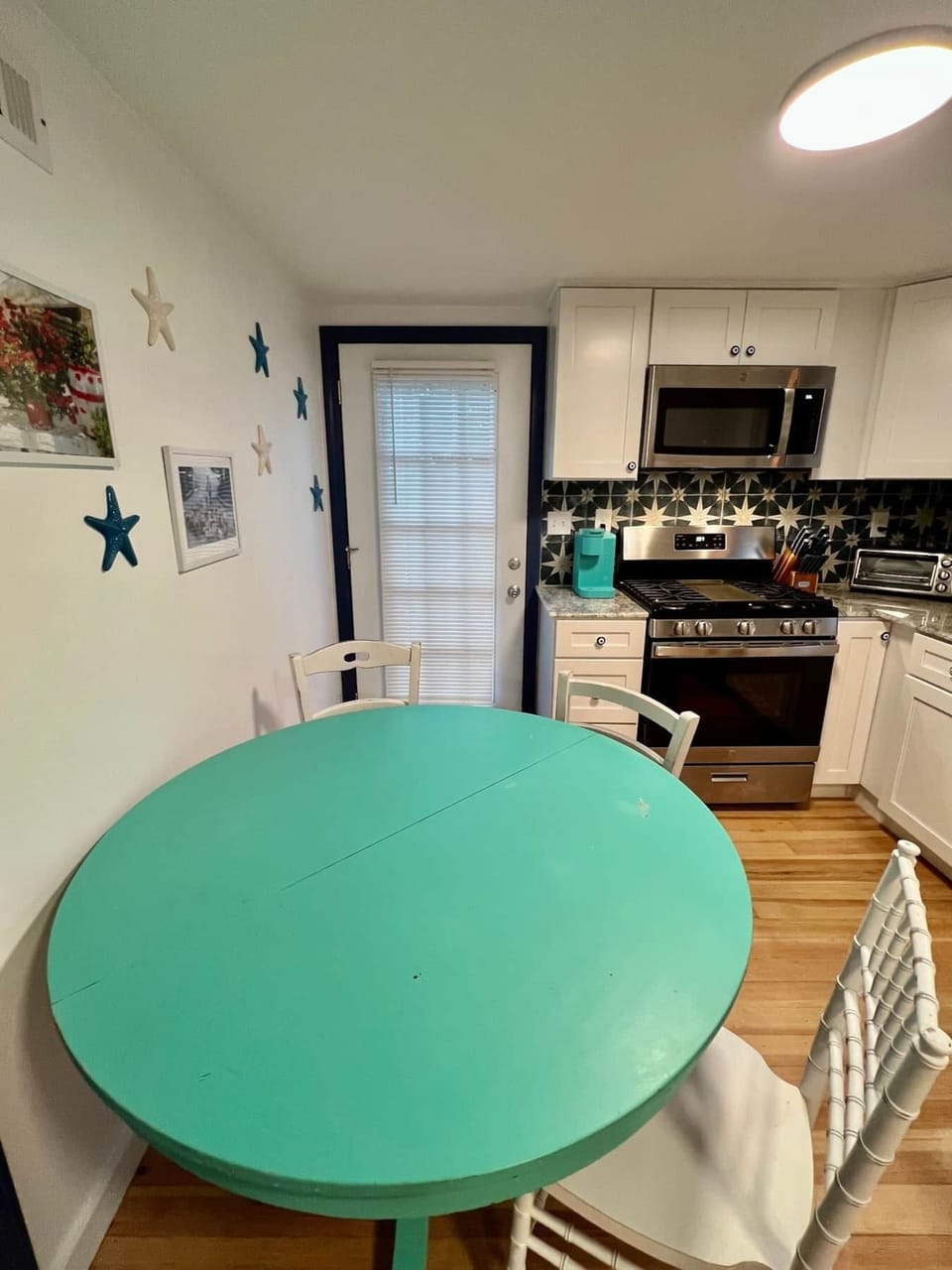 Fully stocked, eat in kitchen