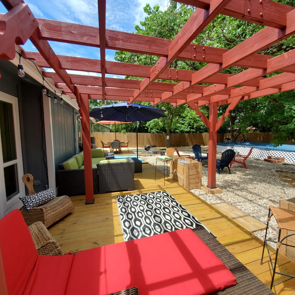 Chill out backyard with pool, hot tub, 4 seating areas, dining , grill, fire pit