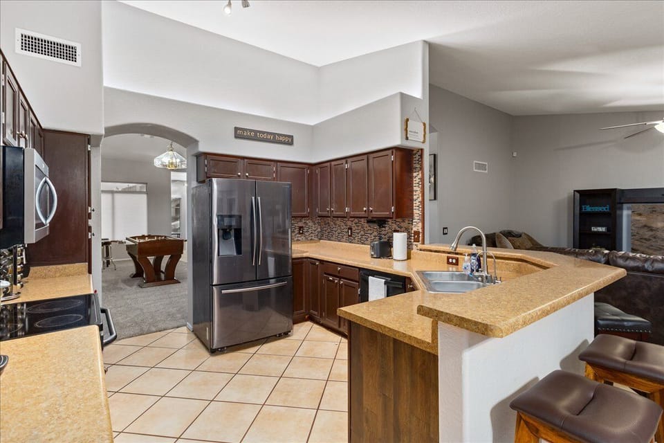 Fully stocked kitchen! 