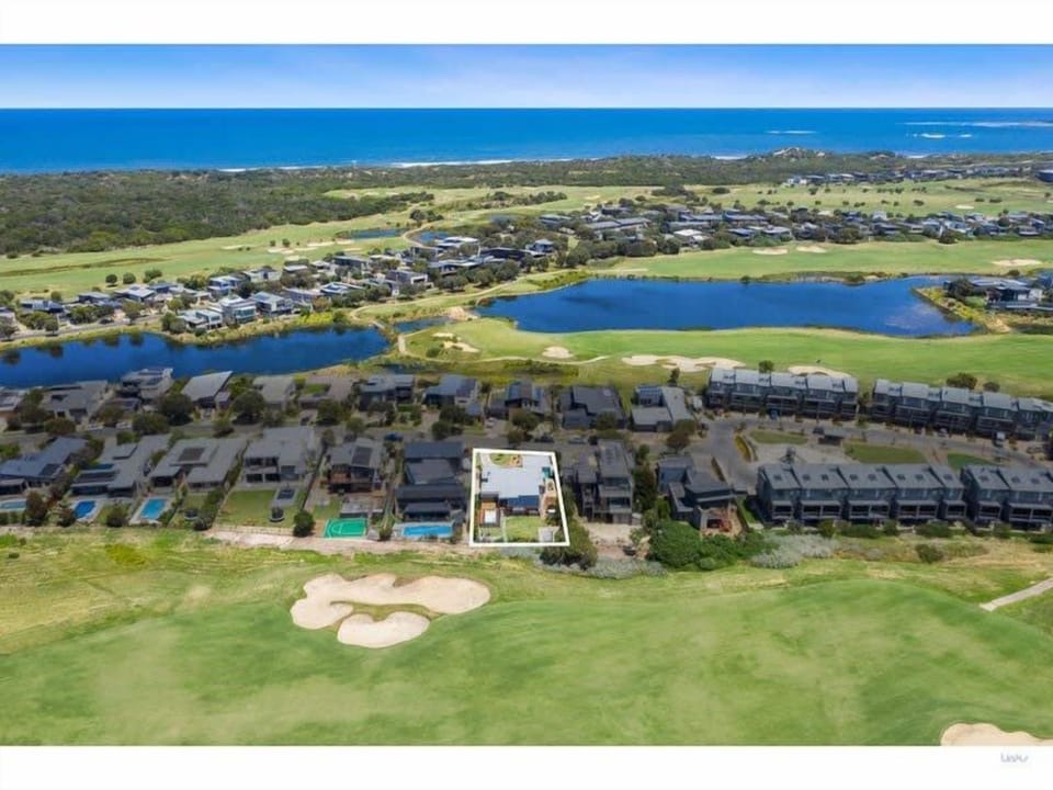 Located between the ocean, creek and the Torquay Sands Golf Course, picture yourself holidaying in a luxury lifestyle home in one of Torquay’s most exclusive positions.